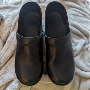 Black dansko